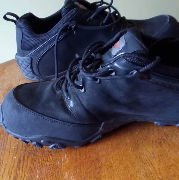 Merrell Black Boots with Sturdy Design - Picture 4 of 8